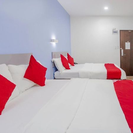 Oyo 637 Fox Hotel เกซอนซิตี้ ภายนอก รูปภาพ