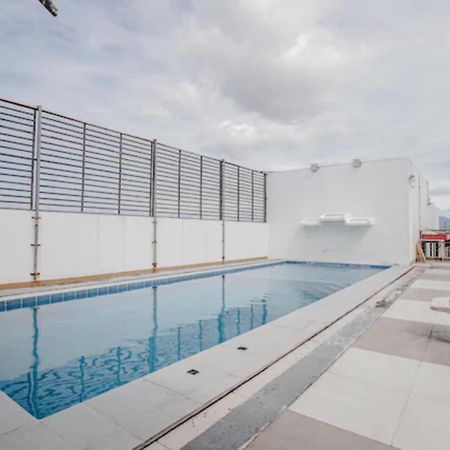 Oyo 637 Fox Hotel เกซอนซิตี้ ภายนอก รูปภาพ