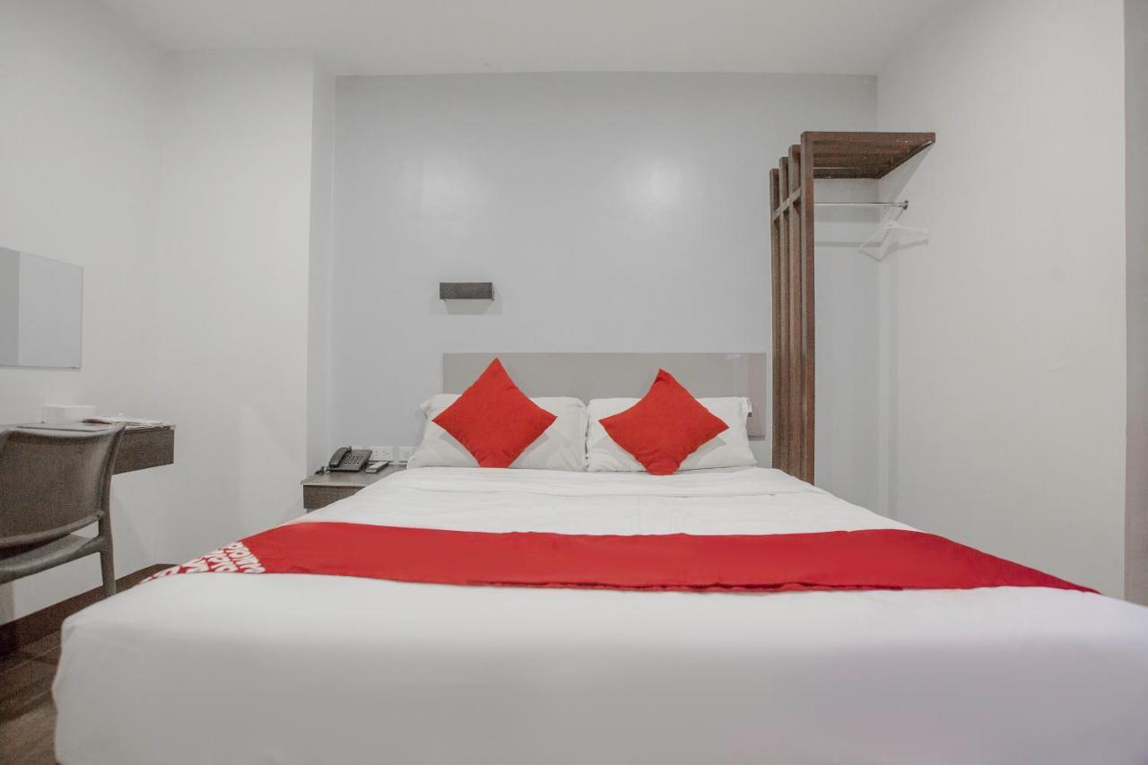Oyo 637 Fox Hotel เกซอนซิตี้ ภายนอก รูปภาพ