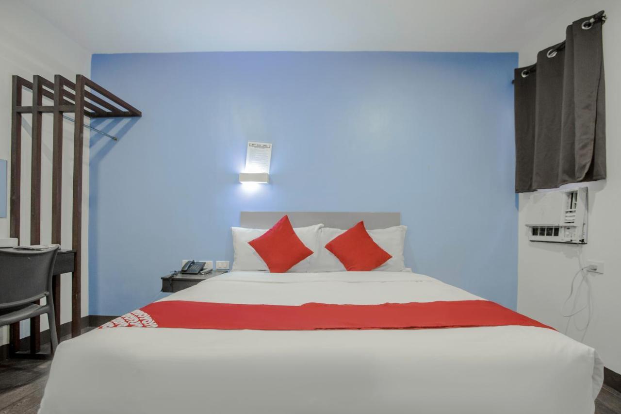Oyo 637 Fox Hotel เกซอนซิตี้ ภายนอก รูปภาพ
