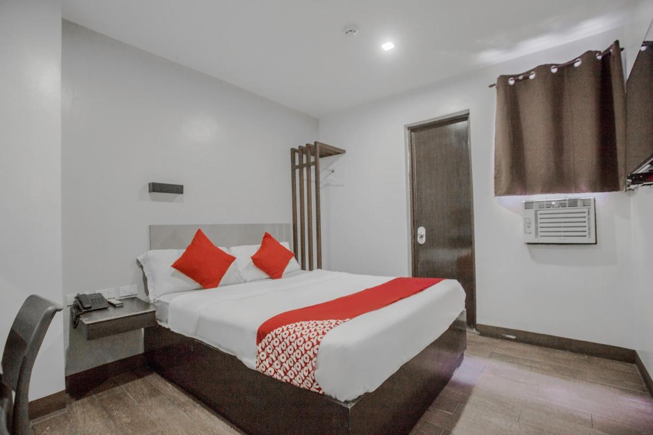 Oyo 637 Fox Hotel เกซอนซิตี้ ภายนอก รูปภาพ