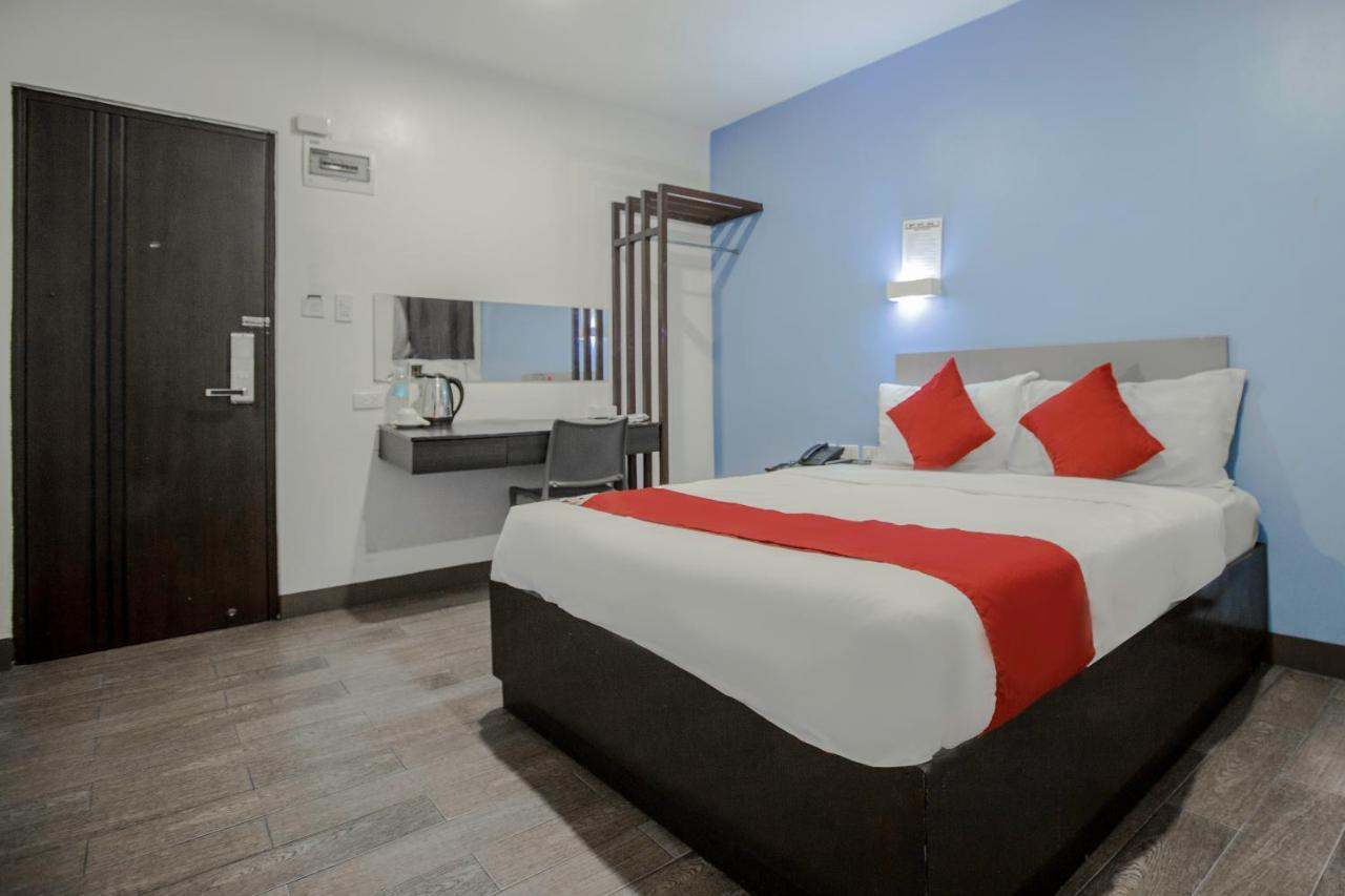Oyo 637 Fox Hotel เกซอนซิตี้ ภายนอก รูปภาพ