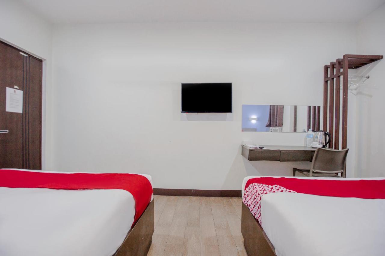 Oyo 637 Fox Hotel เกซอนซิตี้ ภายนอก รูปภาพ