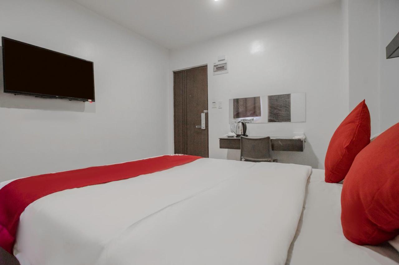 Oyo 637 Fox Hotel เกซอนซิตี้ ภายนอก รูปภาพ