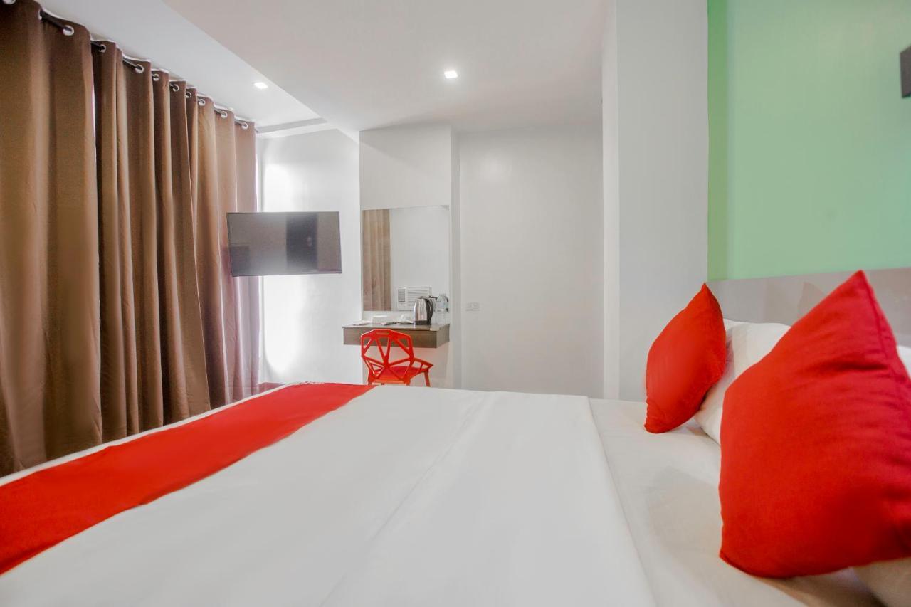Oyo 637 Fox Hotel เกซอนซิตี้ ภายนอก รูปภาพ