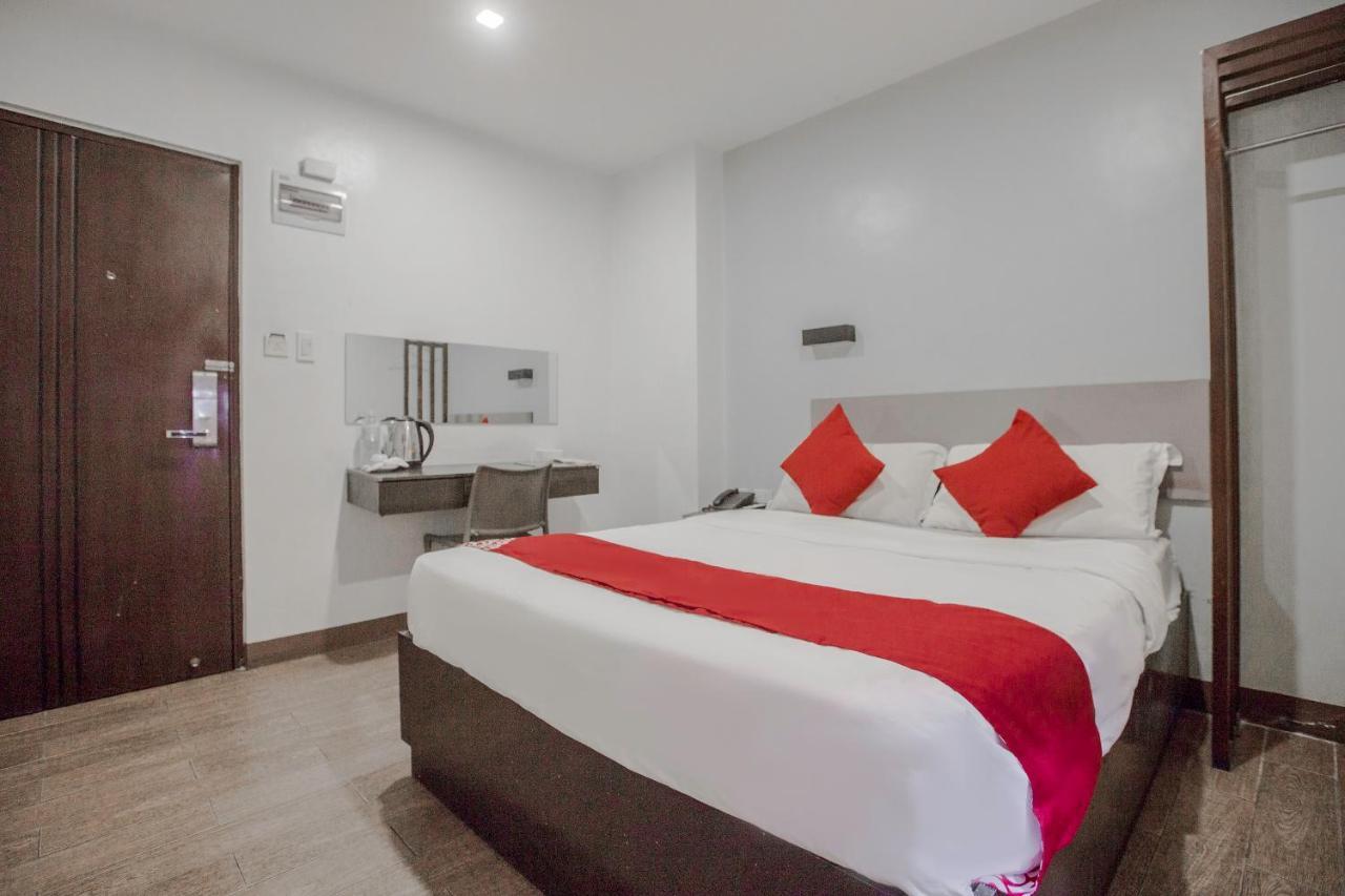 Oyo 637 Fox Hotel เกซอนซิตี้ ภายนอก รูปภาพ