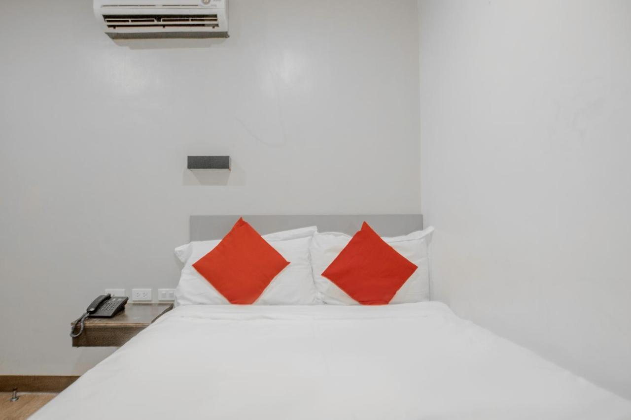 Oyo 637 Fox Hotel เกซอนซิตี้ ภายนอก รูปภาพ