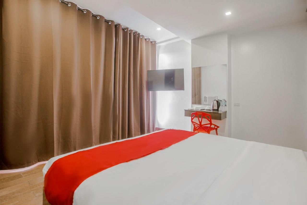 Oyo 637 Fox Hotel เกซอนซิตี้ ภายนอก รูปภาพ