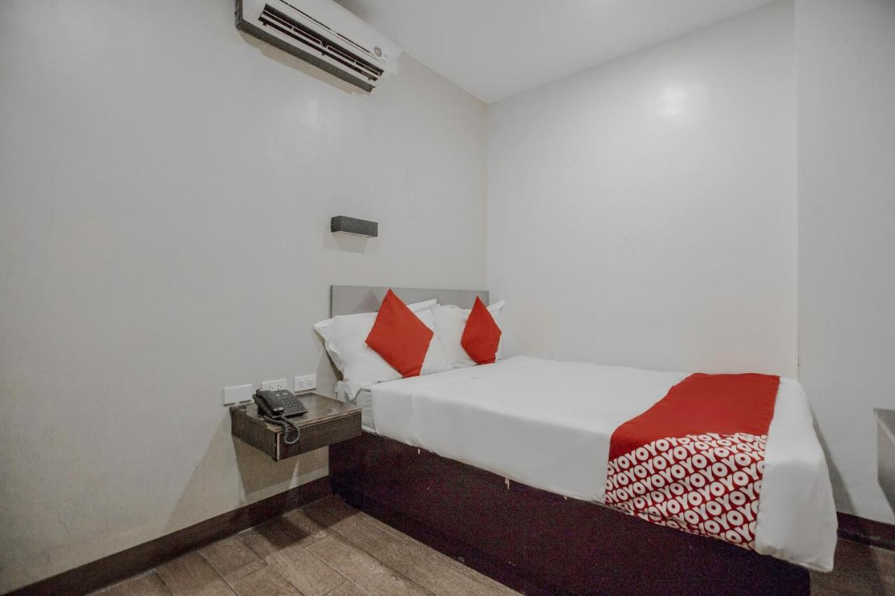 Oyo 637 Fox Hotel เกซอนซิตี้ ภายนอก รูปภาพ