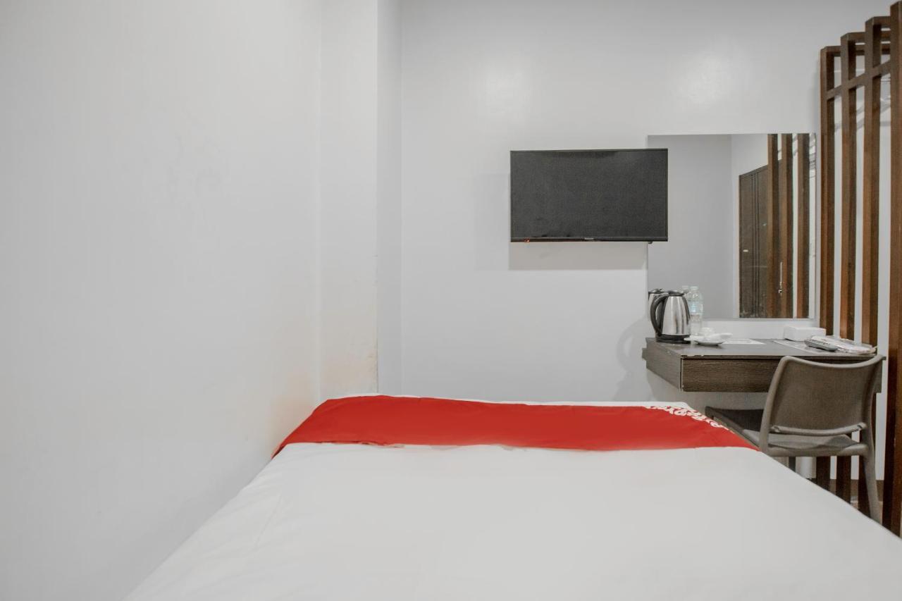 Oyo 637 Fox Hotel เกซอนซิตี้ ภายนอก รูปภาพ