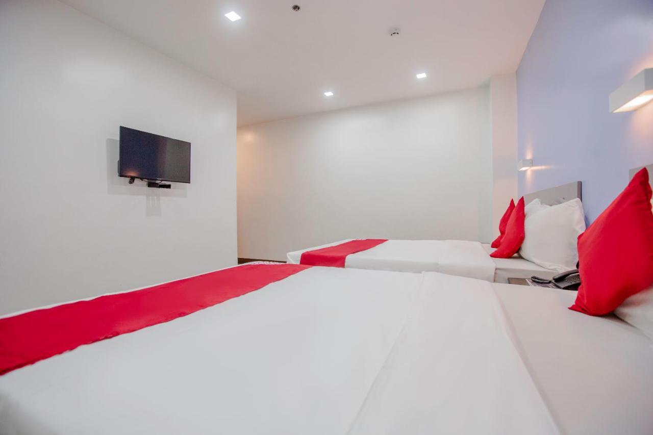 Oyo 637 Fox Hotel เกซอนซิตี้ ภายนอก รูปภาพ