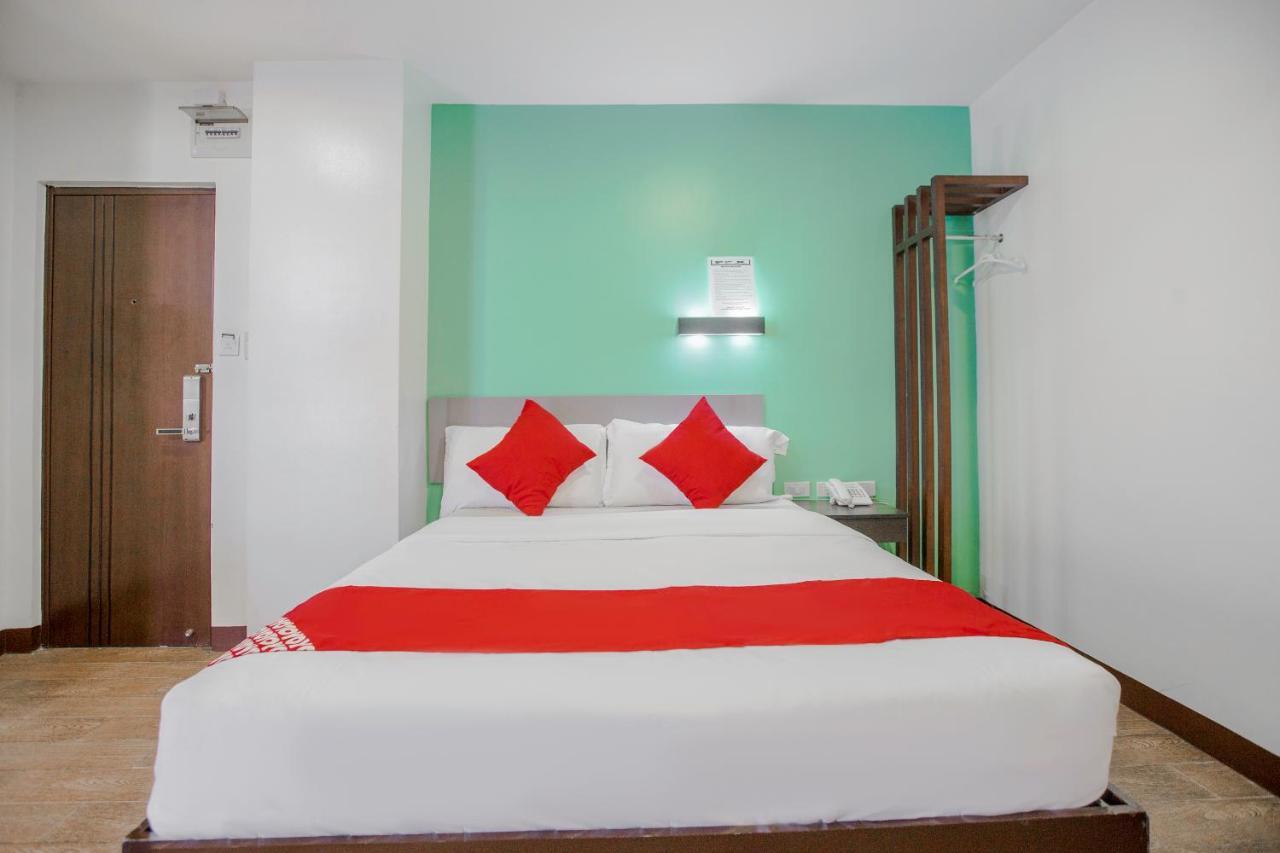 Oyo 637 Fox Hotel เกซอนซิตี้ ภายนอก รูปภาพ