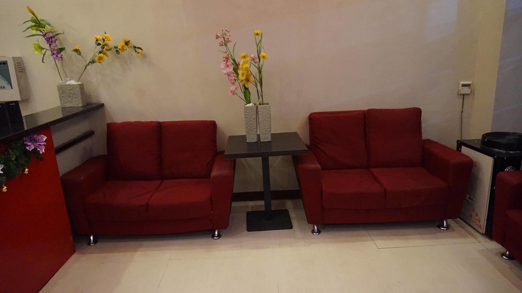 Oyo 637 Fox Hotel เกซอนซิตี้ ภายนอก รูปภาพ