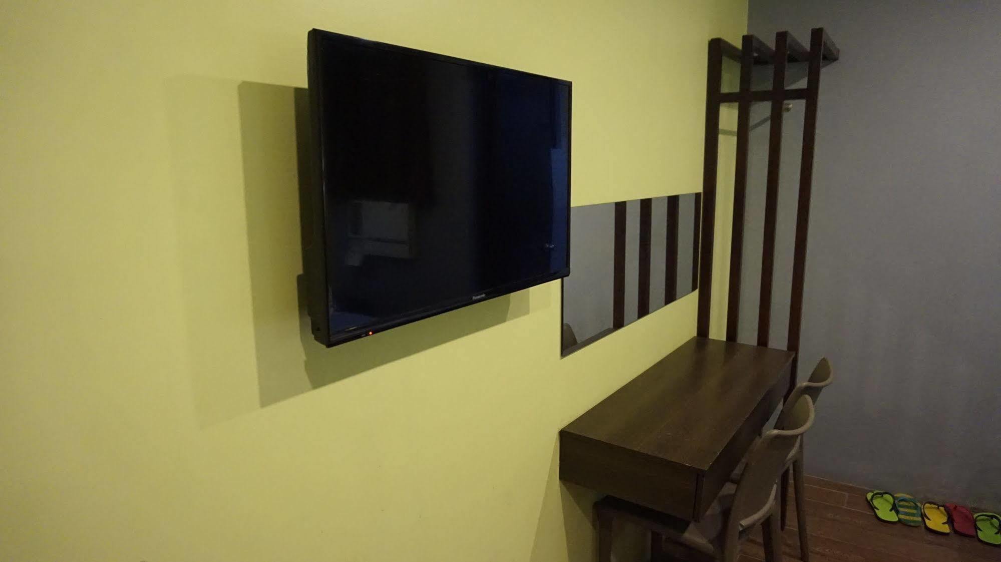 Oyo 637 Fox Hotel เกซอนซิตี้ ภายนอก รูปภาพ