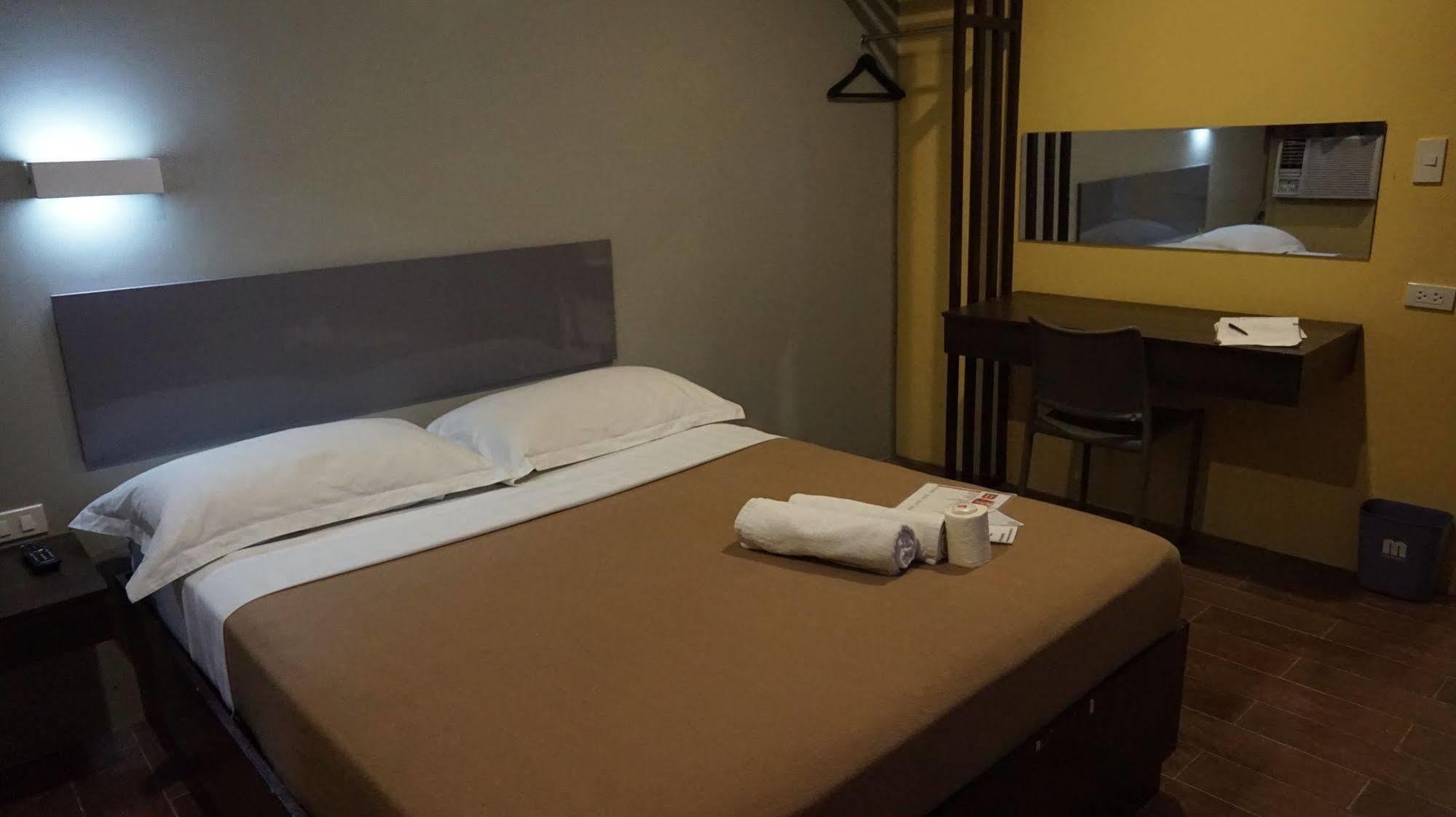 Oyo 637 Fox Hotel เกซอนซิตี้ ภายนอก รูปภาพ
