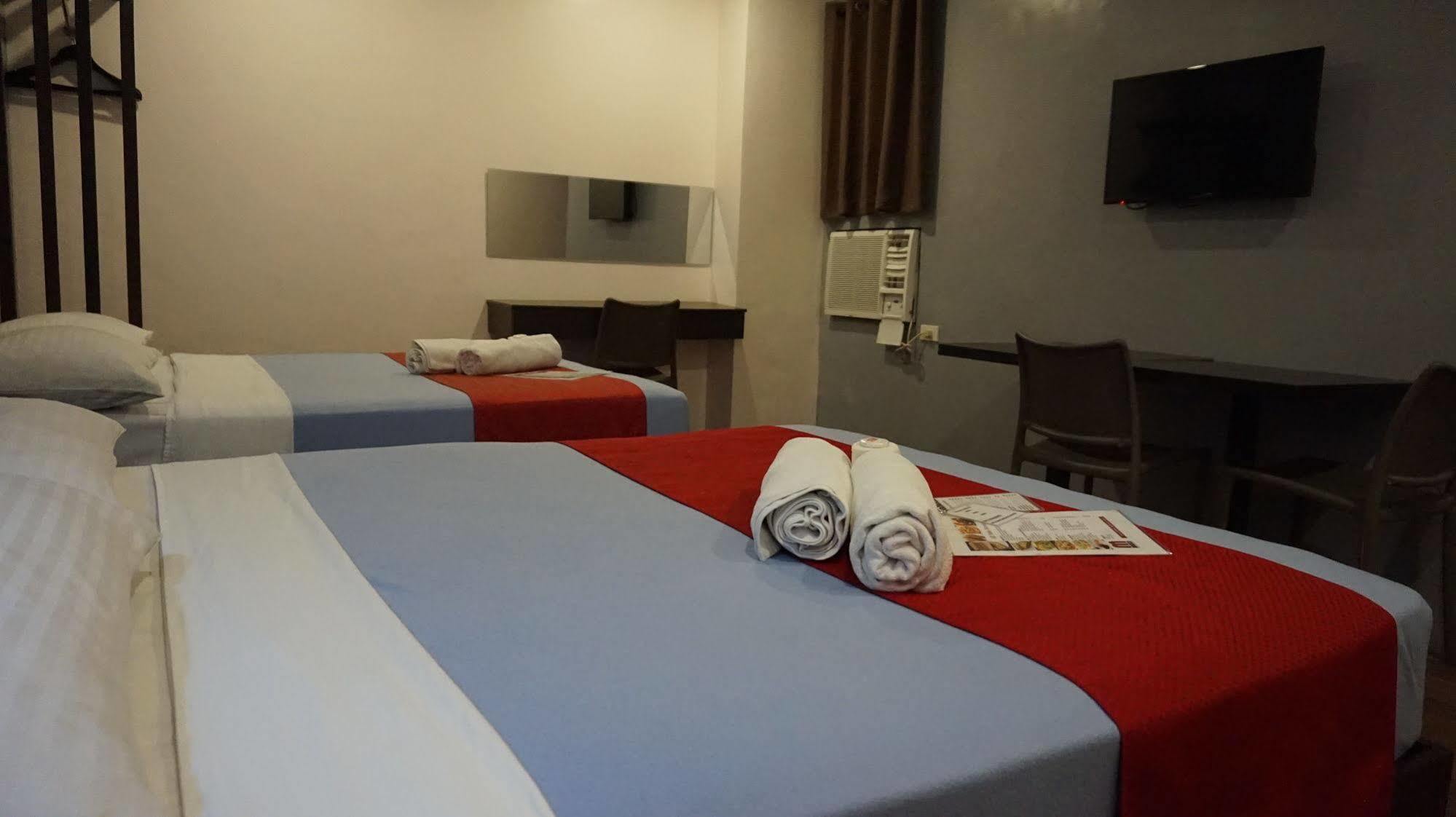 Oyo 637 Fox Hotel เกซอนซิตี้ ภายนอก รูปภาพ