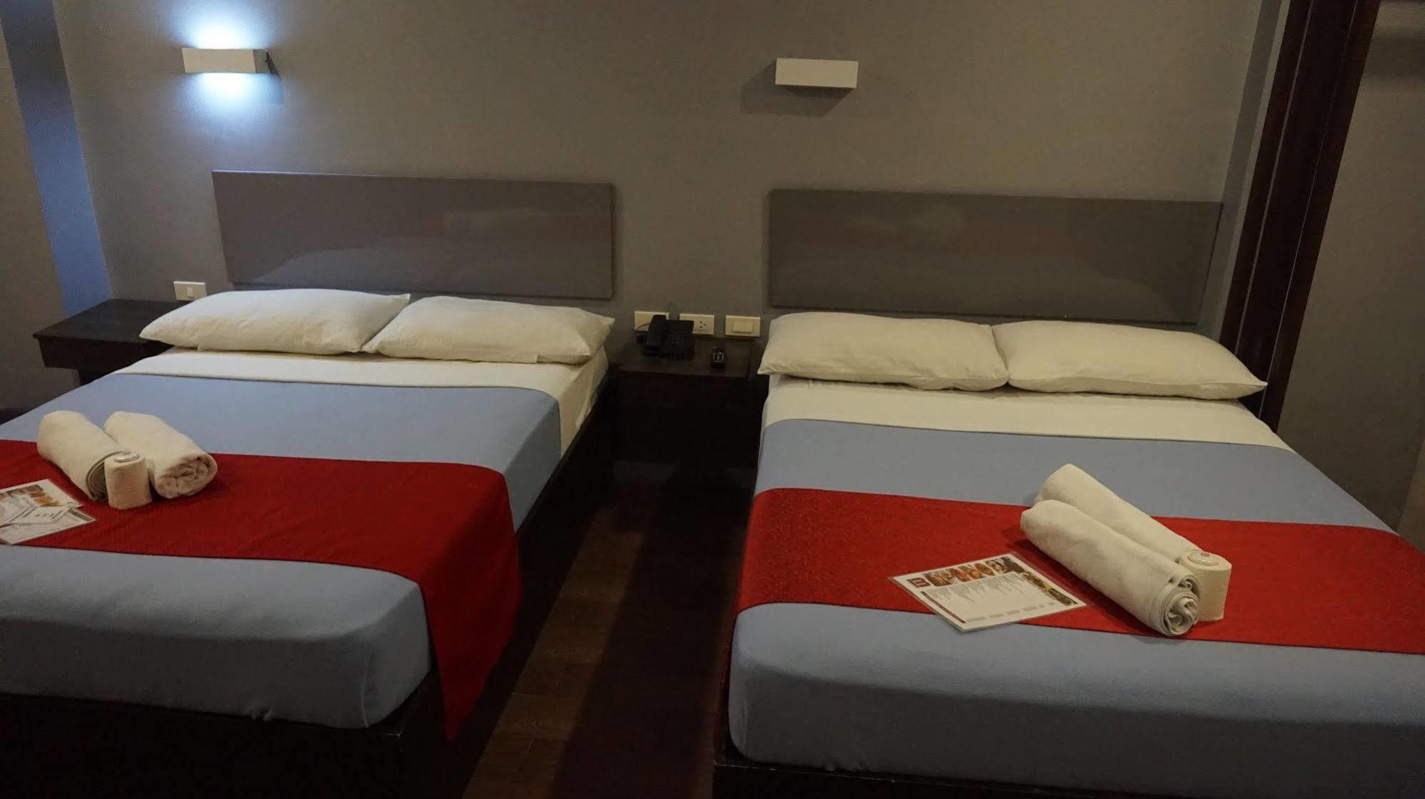 Oyo 637 Fox Hotel เกซอนซิตี้ ภายนอก รูปภาพ