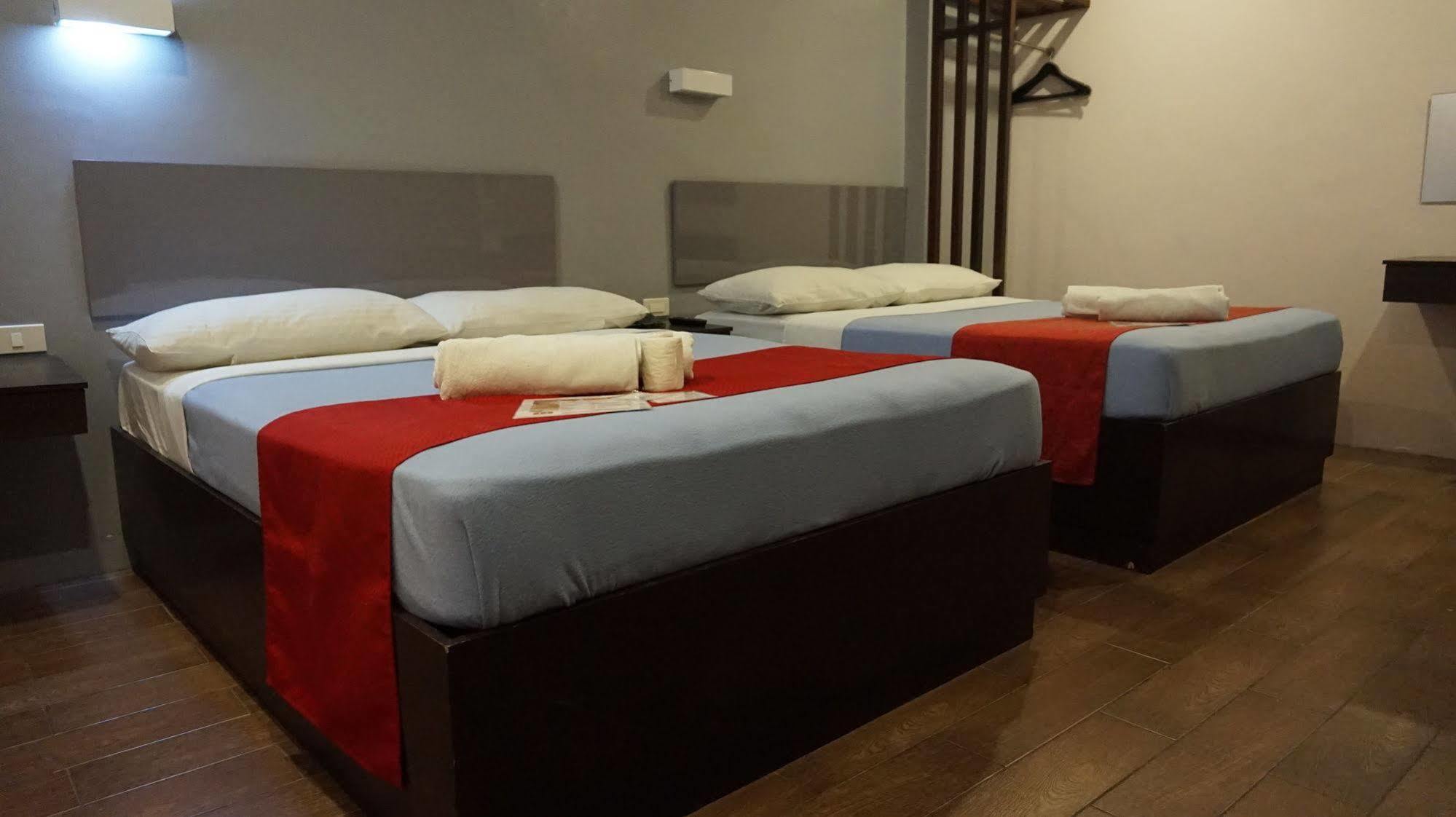Oyo 637 Fox Hotel เกซอนซิตี้ ภายนอก รูปภาพ
