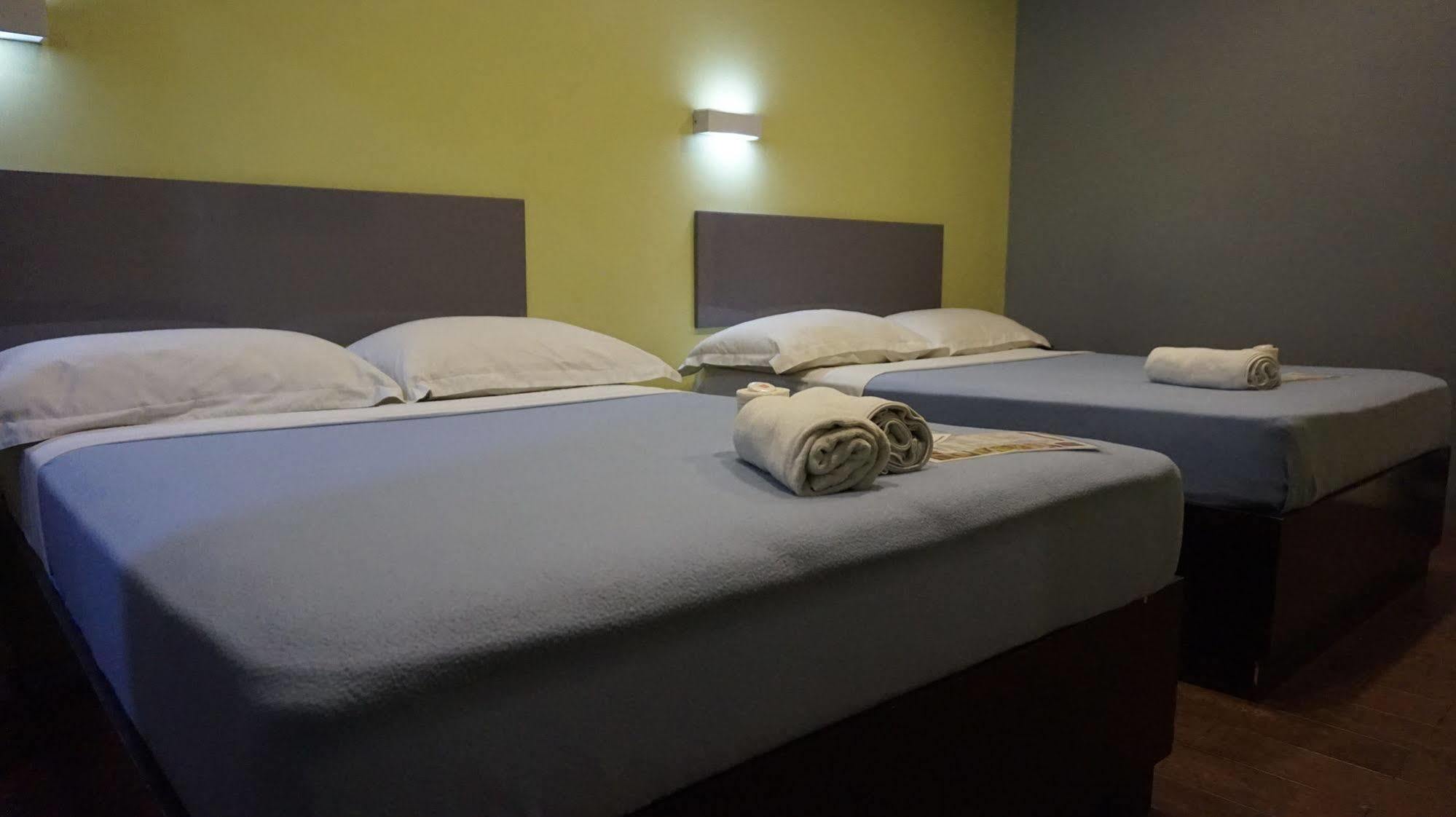 Oyo 637 Fox Hotel เกซอนซิตี้ ภายนอก รูปภาพ
