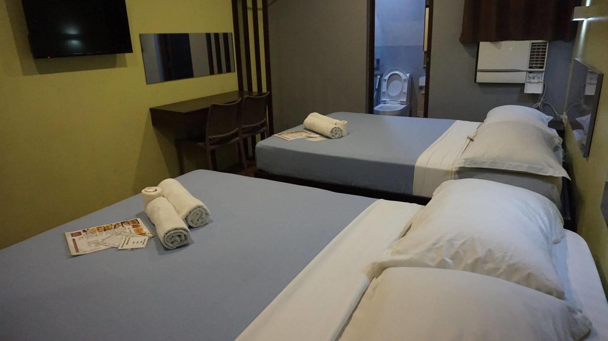 Oyo 637 Fox Hotel เกซอนซิตี้ ภายนอก รูปภาพ